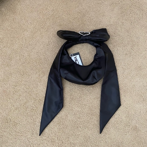 Black Satin Bow Bag Heart - Picture 3 of 9